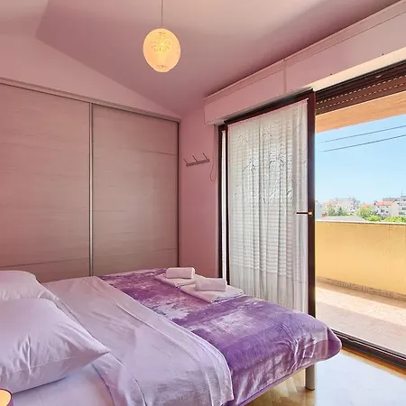 Apartment Top App 5 Min Arena Amphitheater