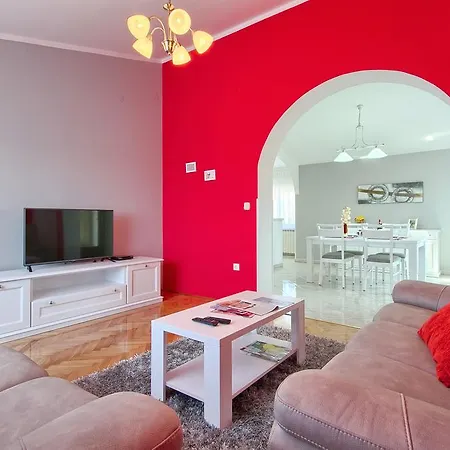 Top App 5 Min Arena Amphitheater Apartment