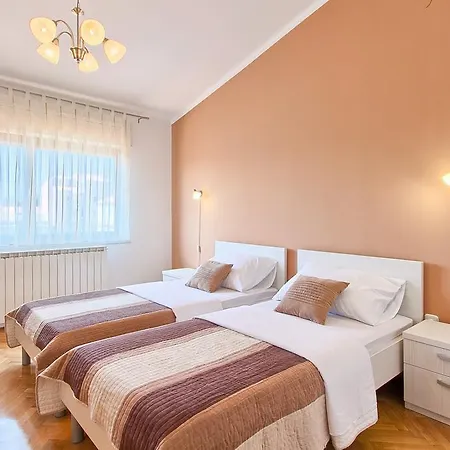 Apartment Top App 5 Min Arena Amphitheater *